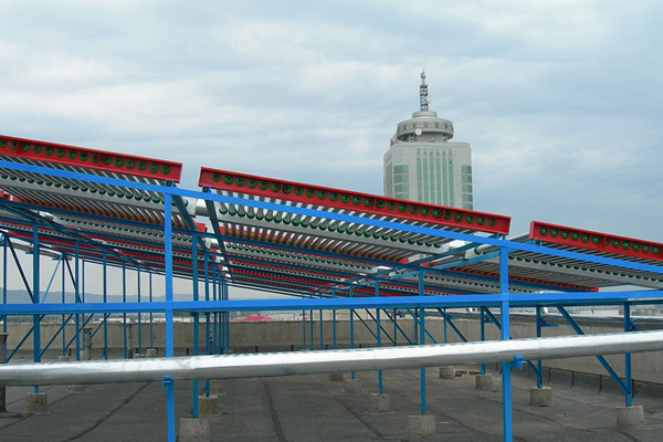 锡盟平板高科技太阳能热水器安装